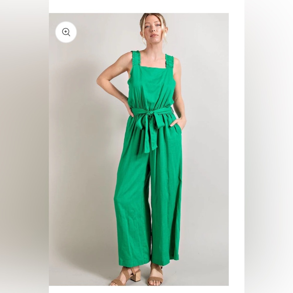 Kelly Green Sleeveless Jumpsuit
Sell for 18.00